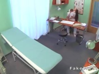 Groovy אחות פּוֹנִי therapist