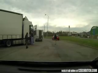 Чешки милф streetwalker прецака в кола