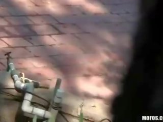 Varázslatos amatőr szopás és fordított farmerlány