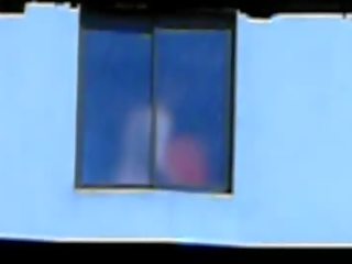 חלון - שָׁכֵן ב מקלחת