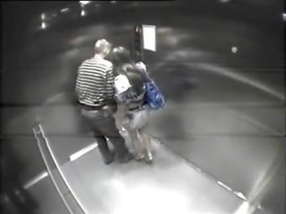 Amadora casal caralho em elevador - pornrough.com