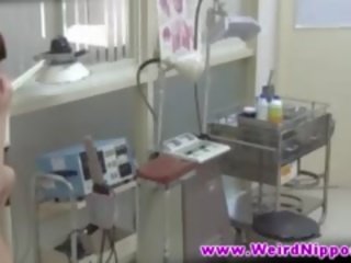 娇小 东方的 辣妹 裸 在 intern