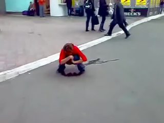 Pijani rusinje dama scanje v ulice