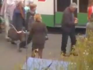 Dziewczyny w ulice w rosja 6 w pończochy