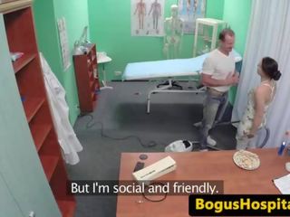 Professor bangs reresik prawan on bed