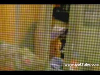 Ασιάτης/ισσα 10 min μετά μπάνιο παράθυρο peep
