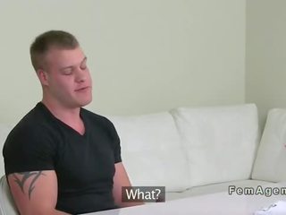 Muscled amatir lad fucks female agent on casting