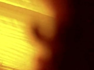 Espiando a mi tia mientras se baã±a