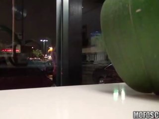 Извратен тийн пиеси с дилдо
