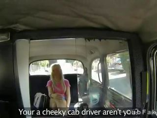 Nggantheng pirang fucked in fake taxi on sunny day