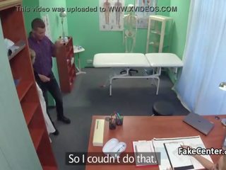 Sensational sestrička helping vole na semeno