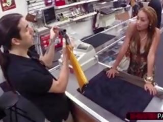 Berpayu dara besar si rambut perang mewah wanita mendapat fucked oleh shawn