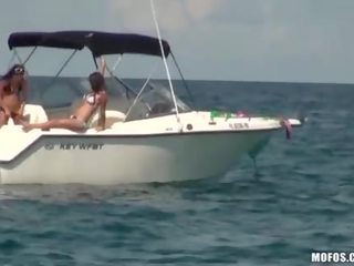 Νέος μουνί αποκτά ένα σκληρό πορνό stretch