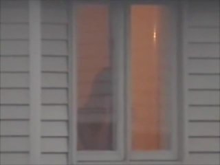 Ko kapit-bahay - window maninilip