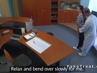 Medic 亂搞 彎曲 以上 病人 在 recepcionists 室