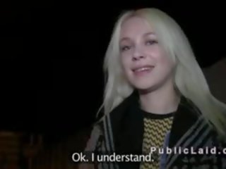 Allettante russo bionda ha pubblico cazzo