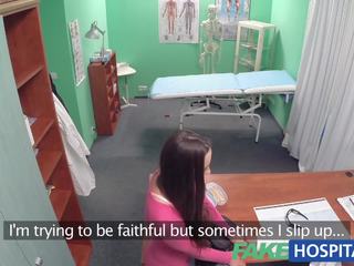 Fakehospital doktori vendos e pisët film është the më i mirë trajtim