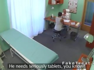 Θεραπευτής fucks ρωσικό ασθενής