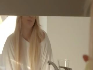 Keterlaluan sensitif sapphic blondes