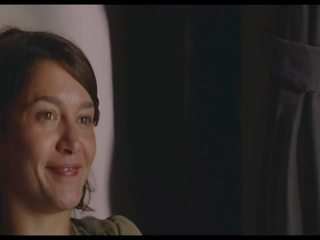 Bewitching 一 妈妈 同 奶 满 的 牛奶 是 吸 由 一.