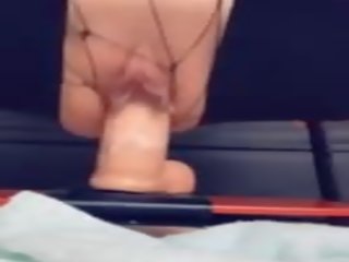 Pamje mua udhëtim kjo dildo krem & rrjedhje të gjithë mbi ajo.