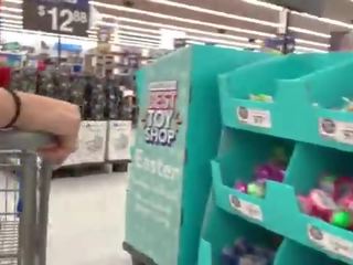 一 實 怪物 recording 一 magnificent 小雞 在 walmart -