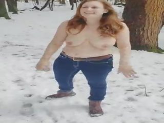 E turpshme mdtq i detyruar në zhveshje lakuriq dhe thith peter në një publike park&colon; mindy sparkle