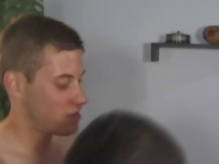 Juodas sofa ir trys randy lads dulkinimasis